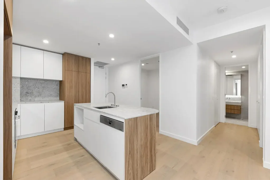 Modern Apartment in Vibrant Parkes Hub