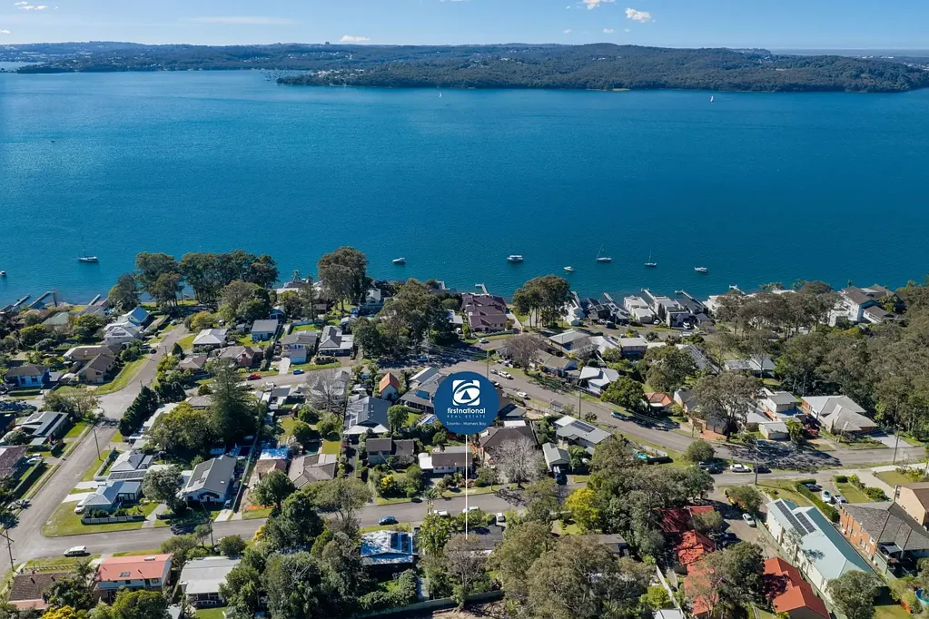 Carey Bay 3房  Stylishly Renovated Family Home Offering the Ultimate Lakeside Lifestyle