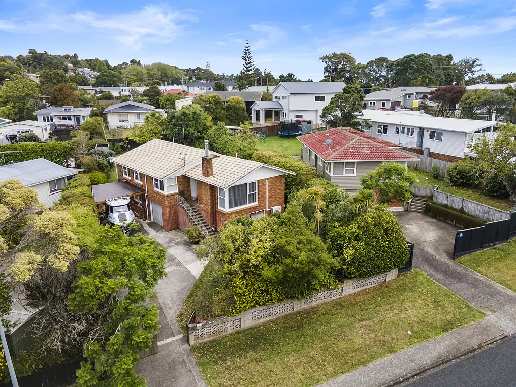 77 La Rosa Street, Green Bay, Waitakere City, Auckland