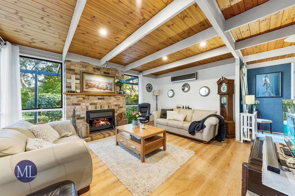 Spacious Family Home with Pool, Bush Views & Great Location