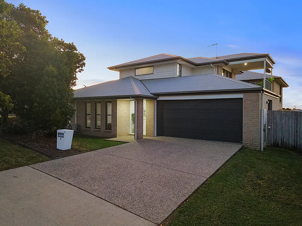 Rural View 3 Bedroom Sunrise Views, Stylish Living & a Northern Beaches Location!