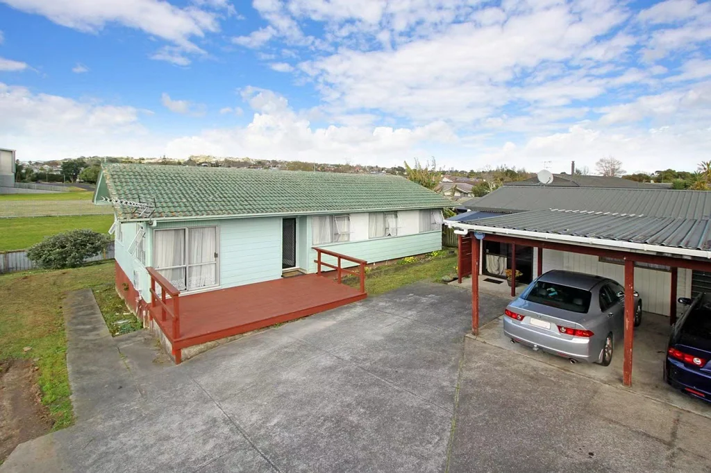 24 Vetori Place, Clover Park, 3 bedrooms 1 bathroom, parking space