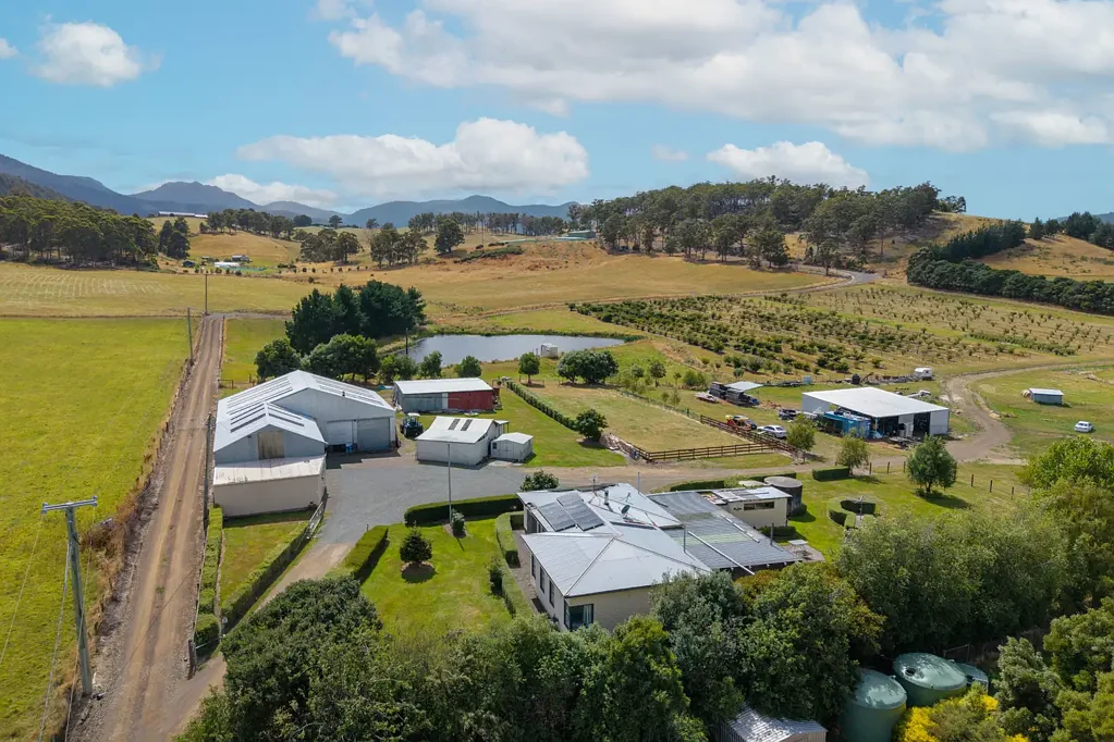 Lucaston 3Moenga Lifestyle Property with Commercial Potential