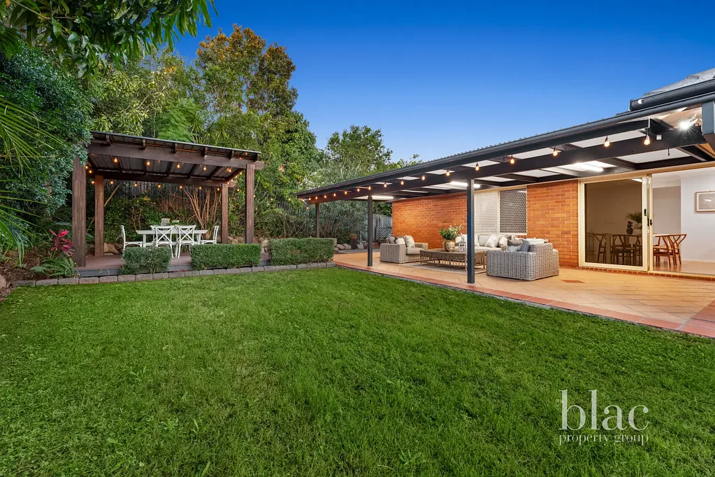 Petrie 4침실 Renovated Family Home with Side Access & Outdoor Entertaining