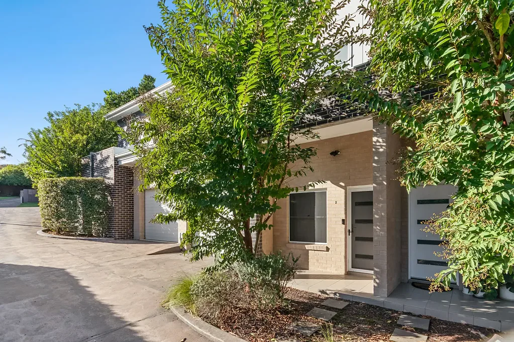 2/10 Cowper Avenue, Charlestown, NSW 2290