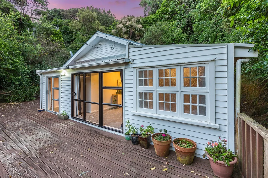 Plimmerton 2房  URGENT SALE - Bring an Offer