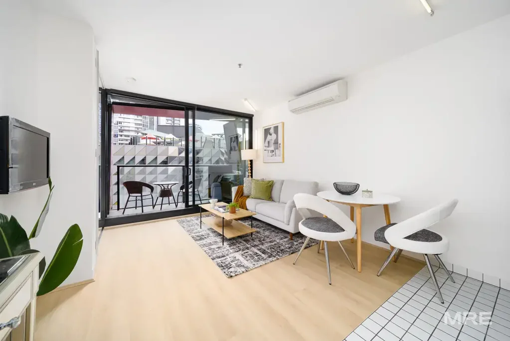 Melbourne 2房 采光充足的都市生活，坐拥全景视野 Light-Filled City Living with Panoramic Views