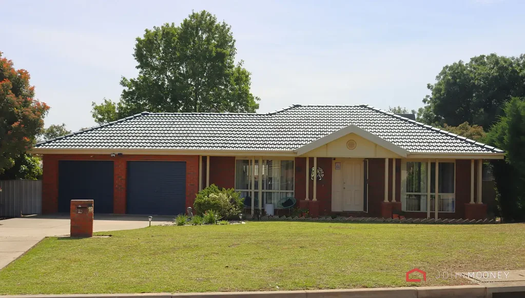 19 Paldi Crescent, Glenfield Park, NSW 2650
