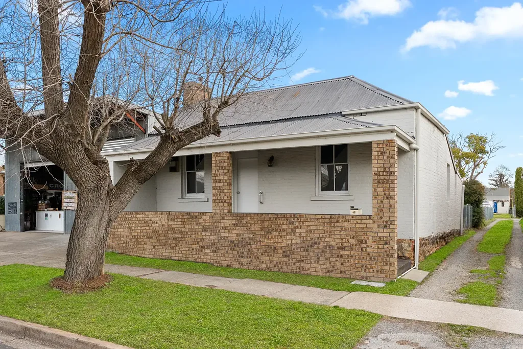 Goulburn 2Zimmer Residential & Commercial Opportunity - The best of both worlds!