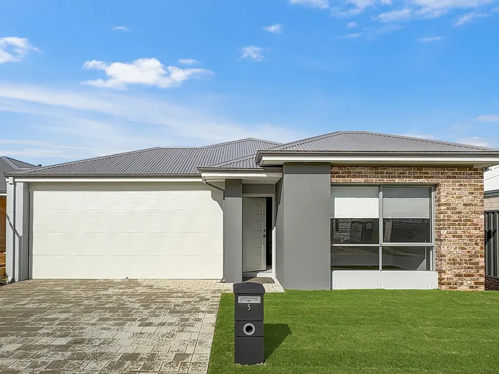 Brand New !! Stunning 4 x 2 Family Home with Theatre in Sought After Location ! Be Quick !