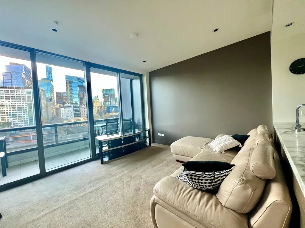 Prestigious 2-Storey One-Bedroom Apartment in the Heart of Southbank