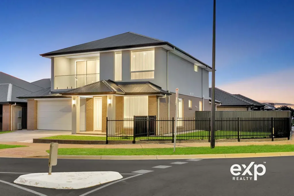 Riverlea Park 4 Slaapkamer Custom-Built Double Storey Dream Home on Corner Block – Riverlea Park