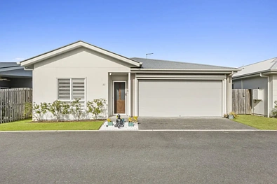 Bethania 2房  明亮宽敞的客厅  Bright and Spacious Living