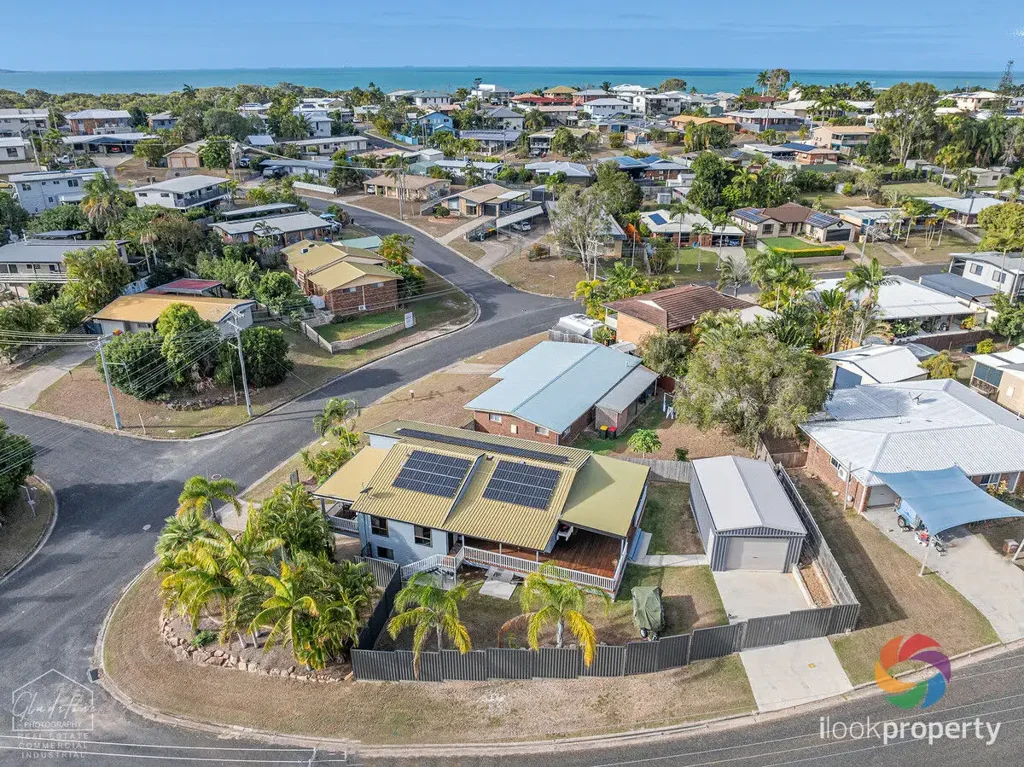 Tannum Sands 3房  CORNER POSITION, DOUBLE STOREY HOME IN TANNUM SANDS WITH SHED