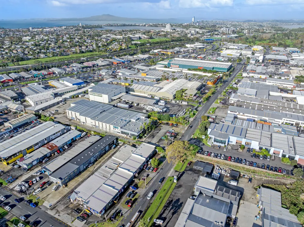 Wairau Valley Substantial Wairau Industrial Facility + Yard