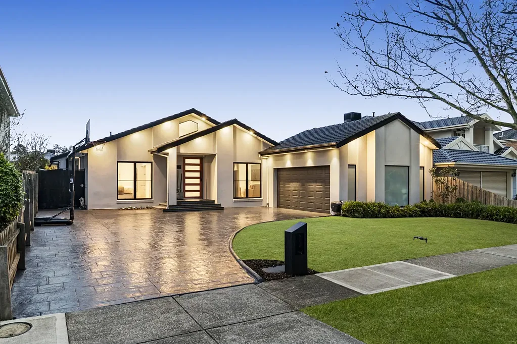 Hillside 4房 Hillside 现代家庭奢华住宅，配备高级装修。 Contemporary Family Luxury with Premium Finishes.