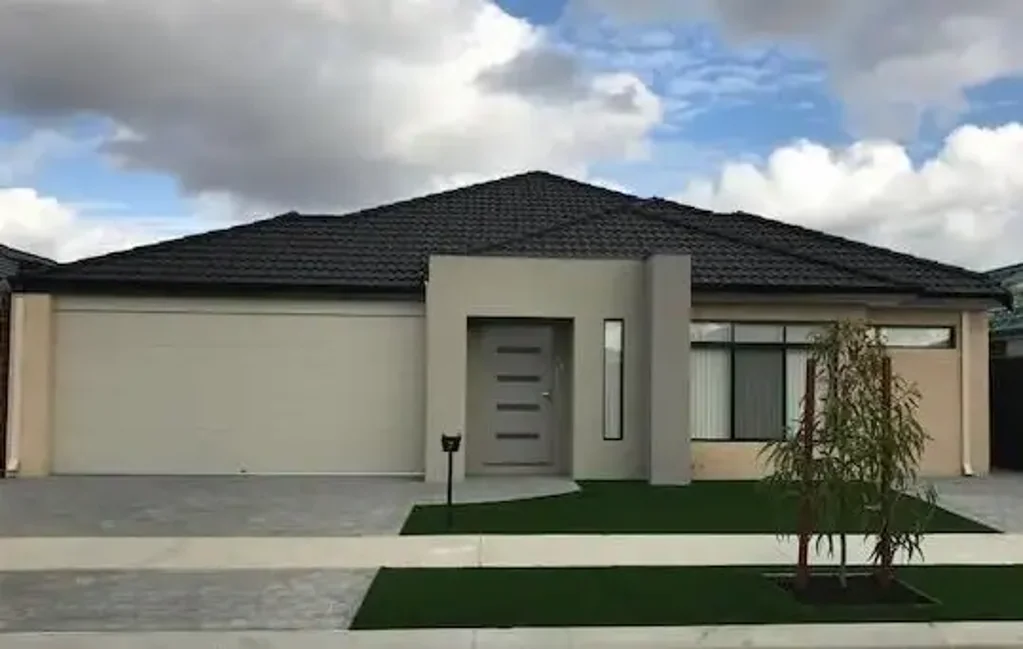 MODERN FAMILY LIVING IN THE HEART OF TREEBY