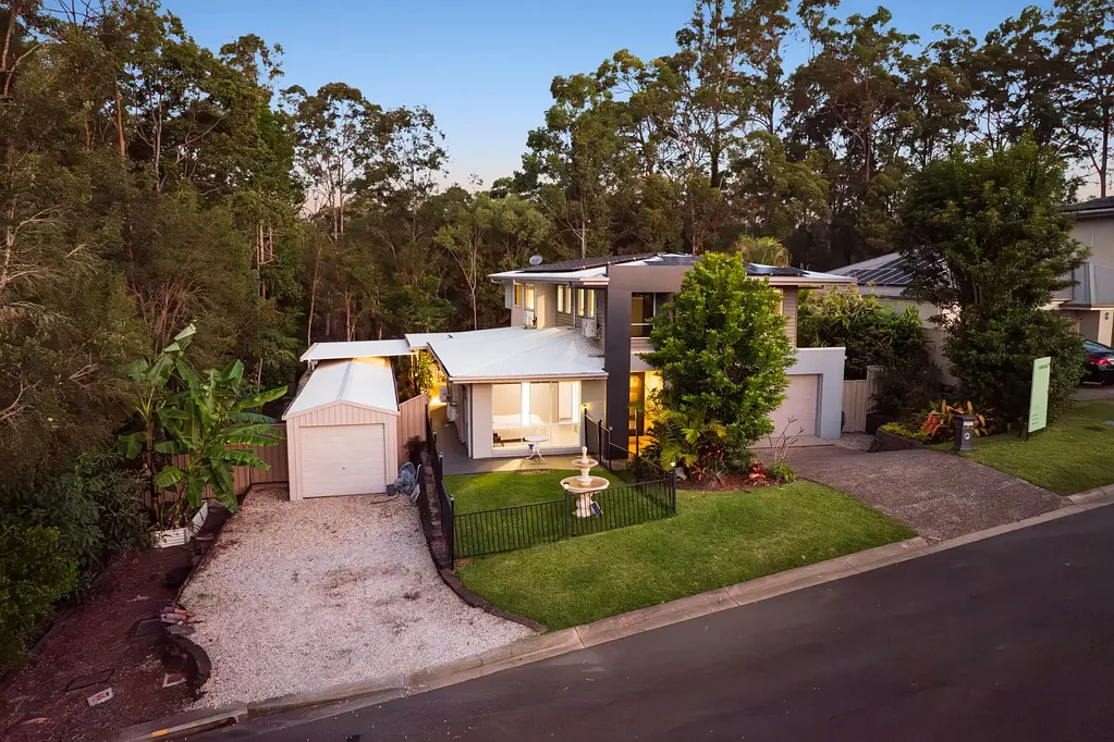 Oxenford 5ห้องนอน Private Bushland Setting with Pool, Sheds and Flexible Family Living