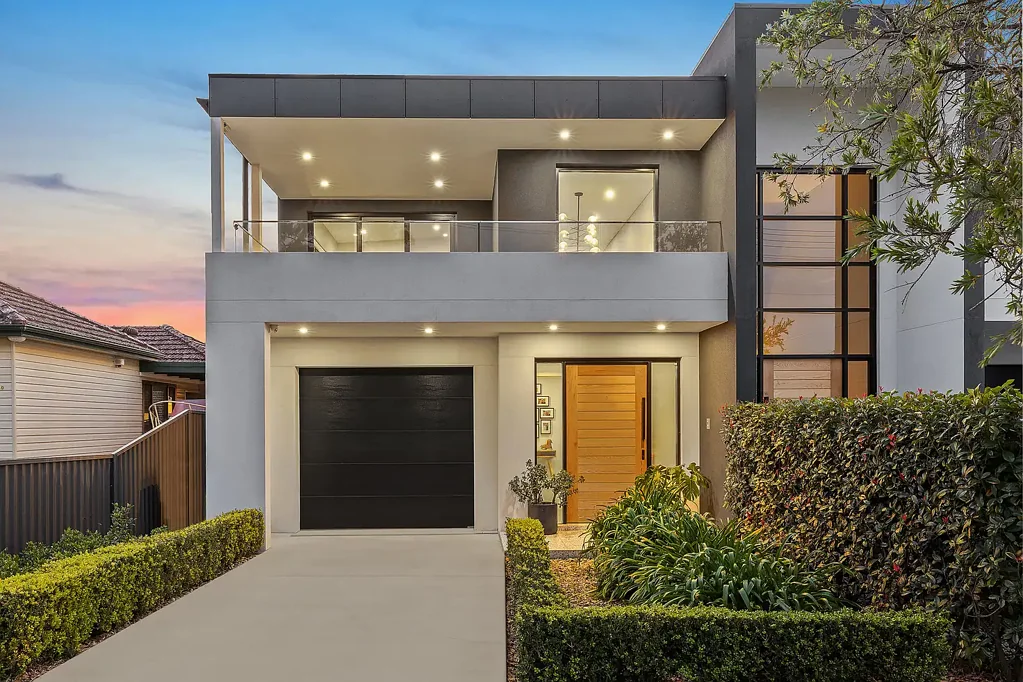 Panania 4 Bedroom Expansive duplex reveals dazzling modern design