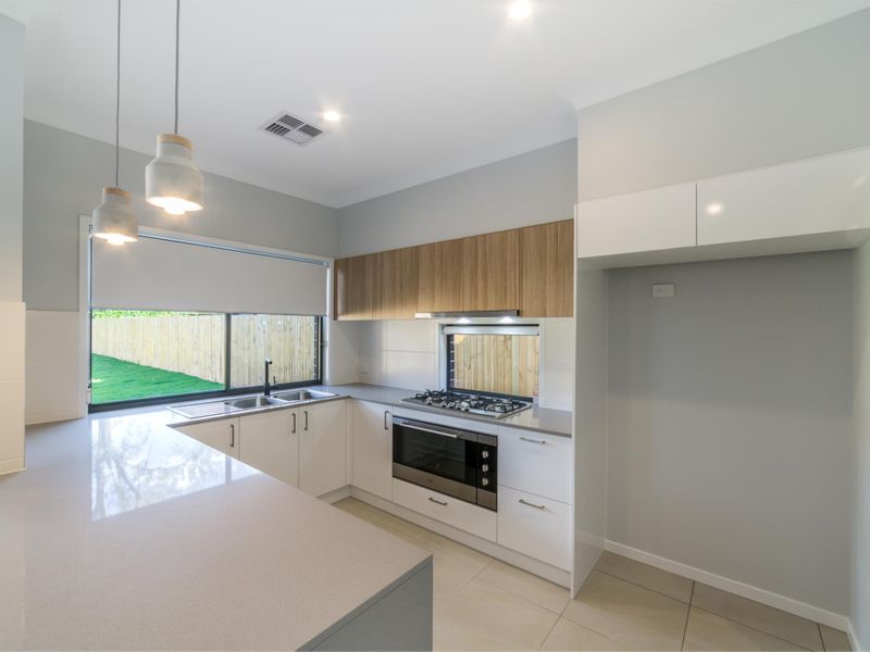 82 ENGLEFIELD RD, OXLEY QLD 4075, 0 Schlafzimmer, 0 Badezimmer, House