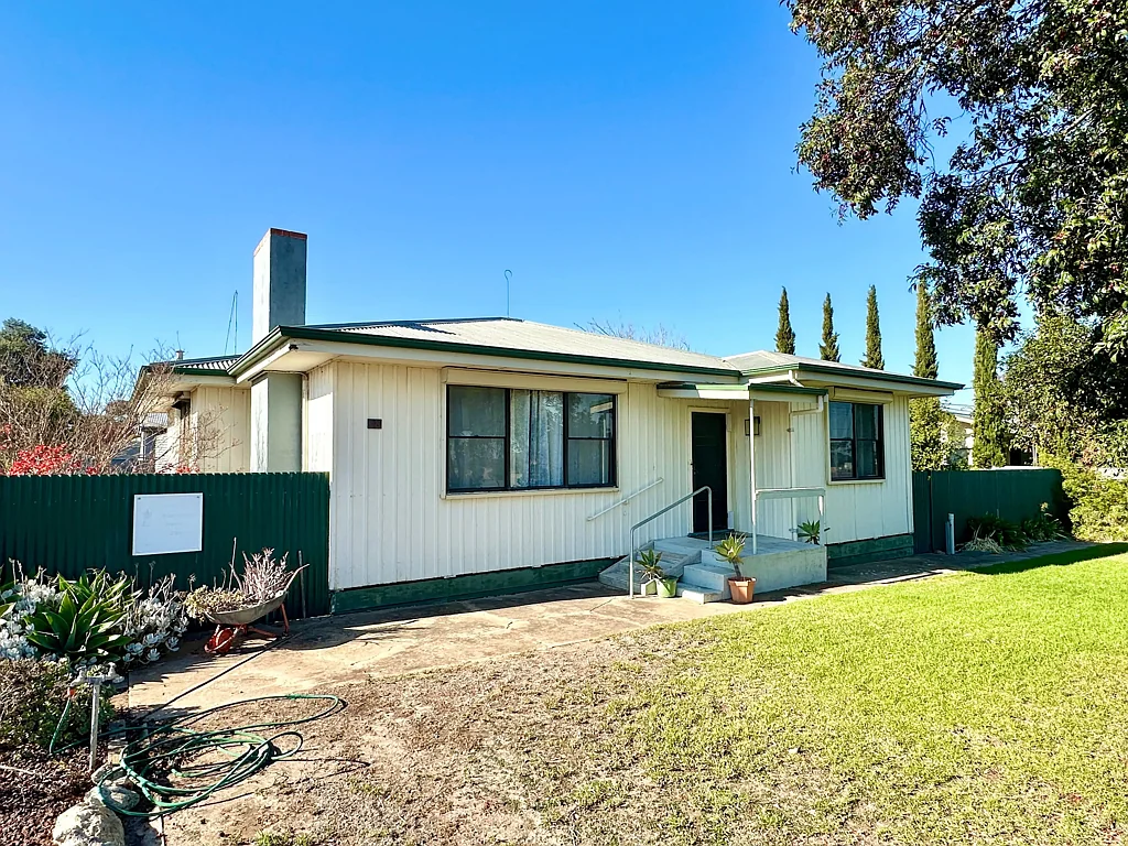 Bordertown 3chambre Generous Corner Allotment with Rural Views