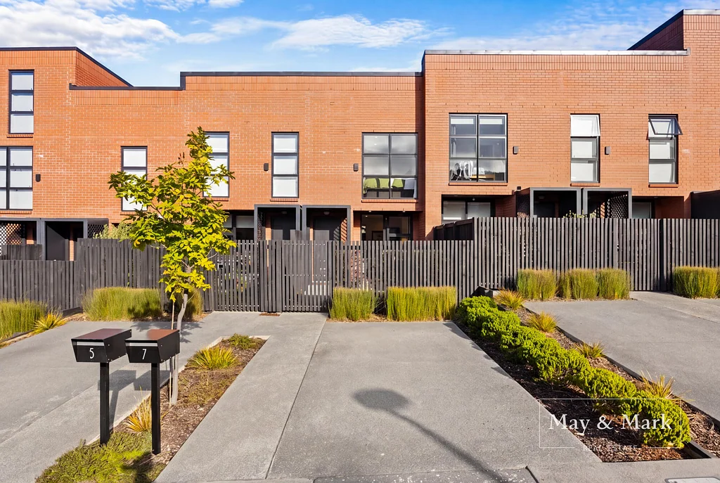 Mount Roskill 2ห้องนอน Architect-Designed Brick Home in Quiet Cul-de-Sac