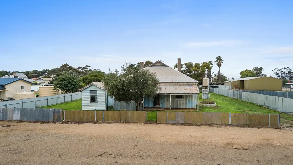 Arthurton 4房  Renovators Delight on Expansive Allotment