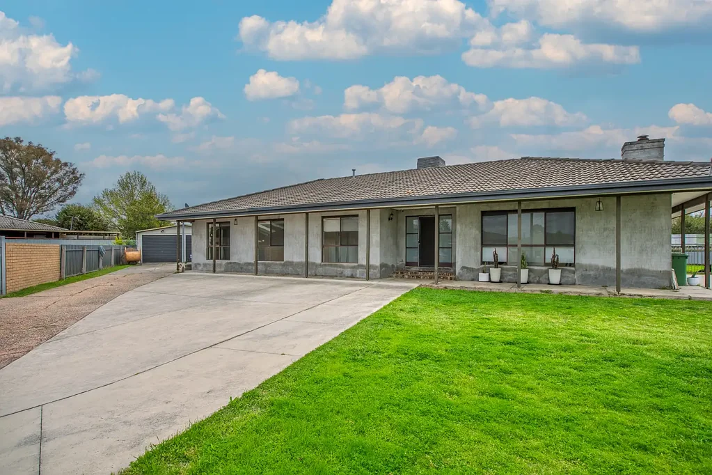 483 Donald Court, Lavington, NSW 2641