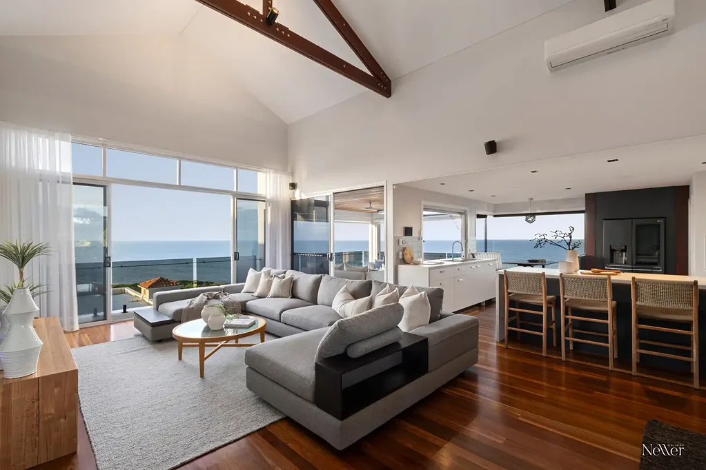 Coolum Beach 4 Bedroom Northern Magnificence: Elevation, Luxury, White Water Views