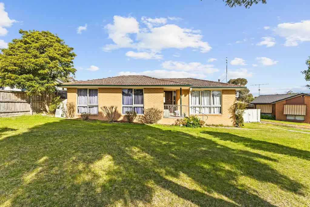 Churchill 3 Bedroom Welcome to 3 Bunyarra Court