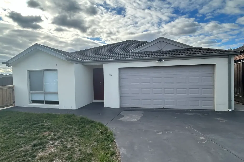 Spacious Family Home in Prime Location – Freshly Updated with Solar Saving + 3 living areas!