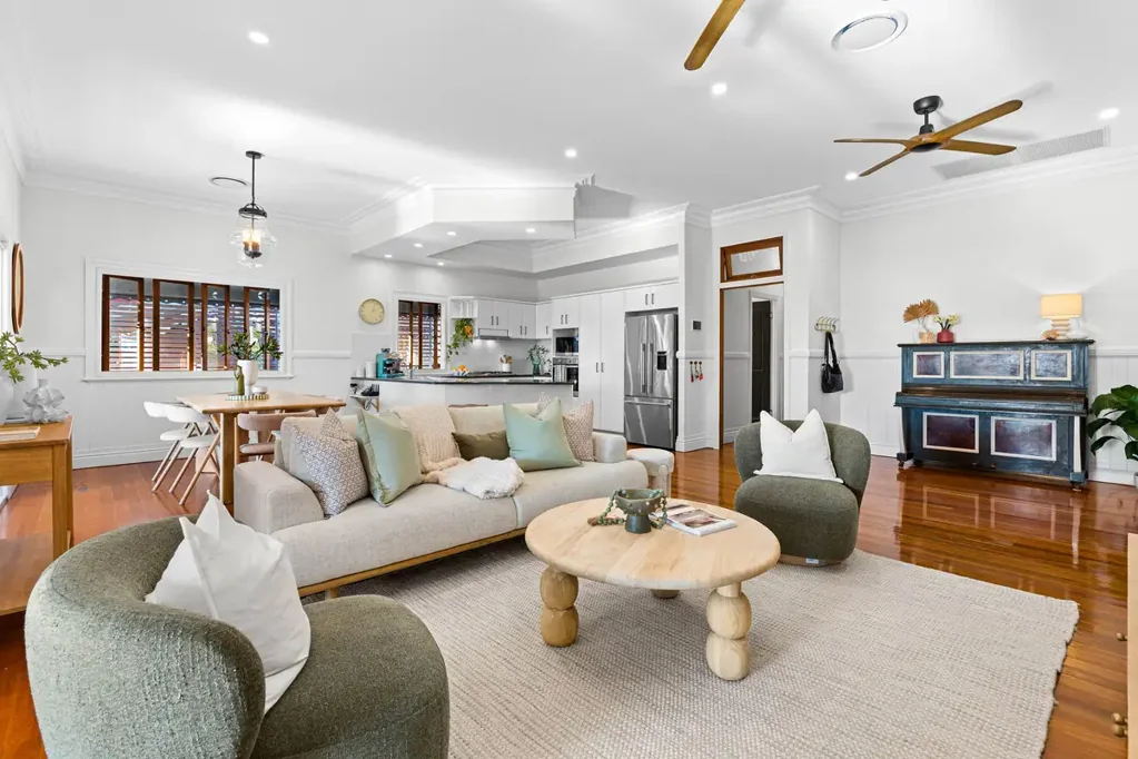 Wynnum 4房 海湾空间、阳光与双重生活 Bayside Space, Sunshine and Dual Living