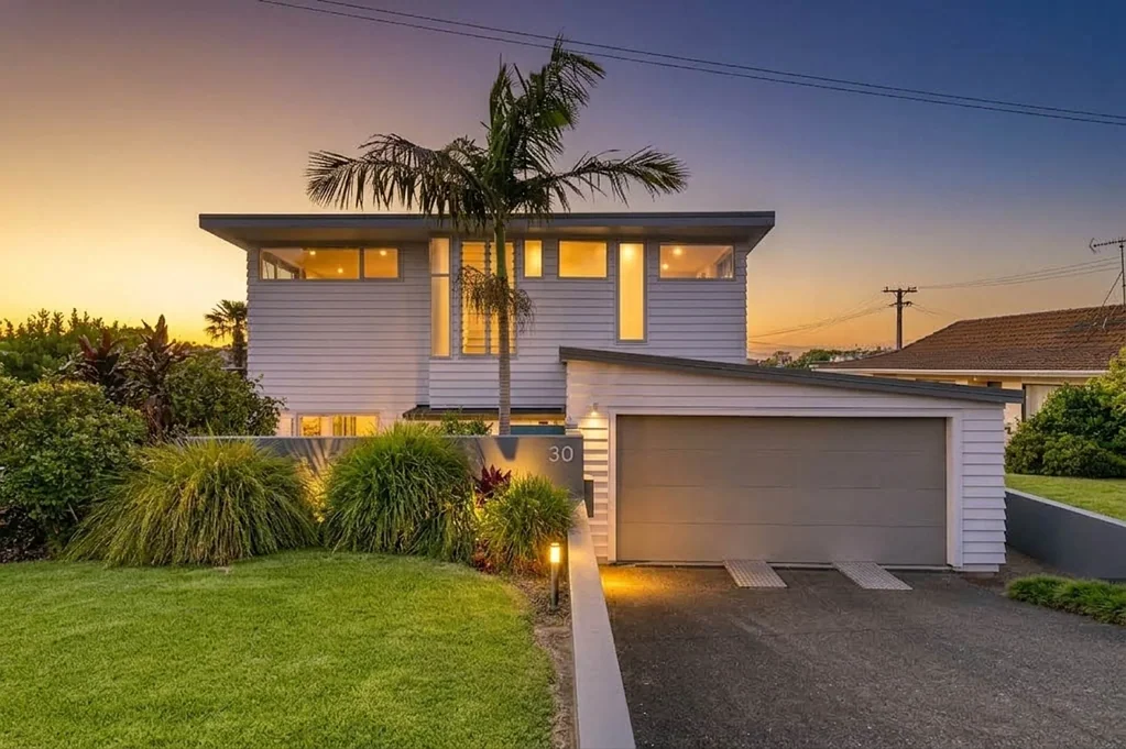 Murrays Bay 4 Bedroom Leave the Car at Home: Walk to School