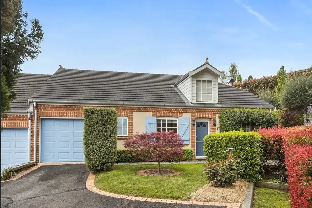 Over 55's Complex, Close to Town