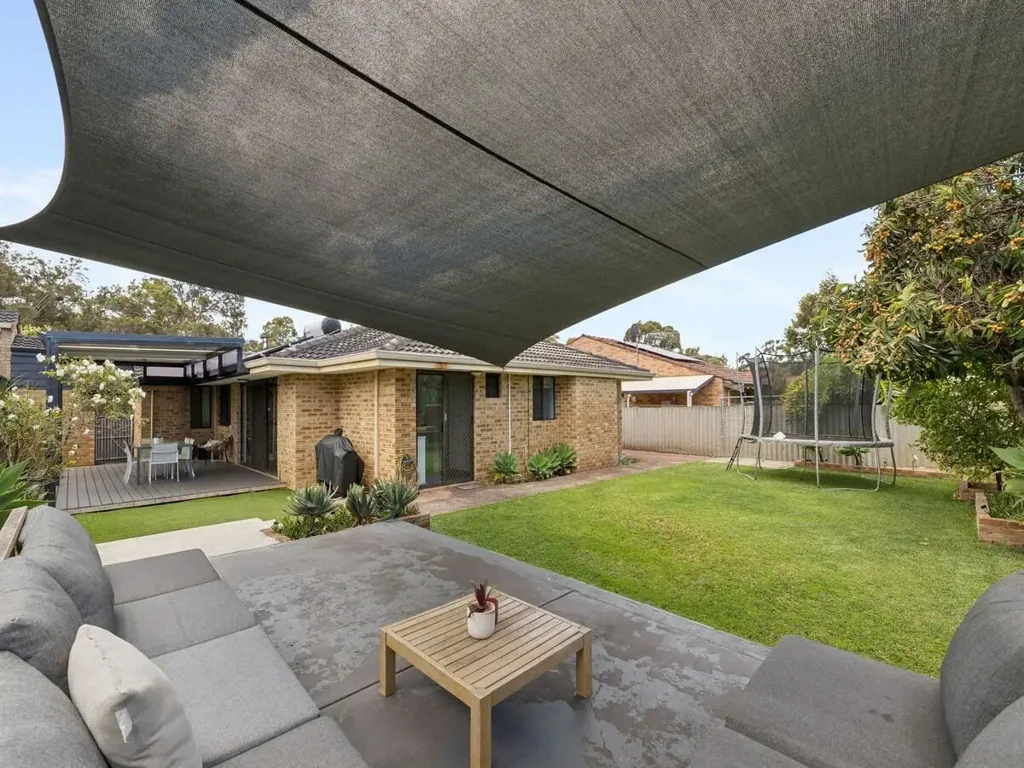 Booragoon 4ਬੈੱਡਰੂਮ RENOVATED COMFORT & PARKSIDE LIVING