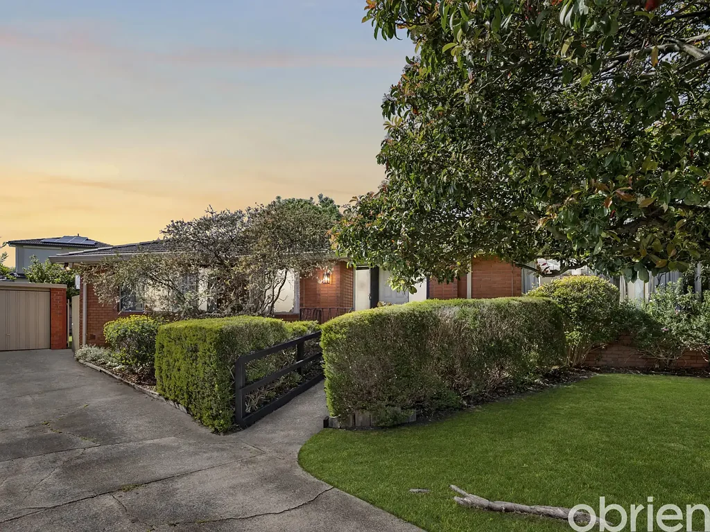 Frankston 3 Bedroom Imagine a home loved by one owner and perfectly positioned for everyday convenience. Can you picture it?