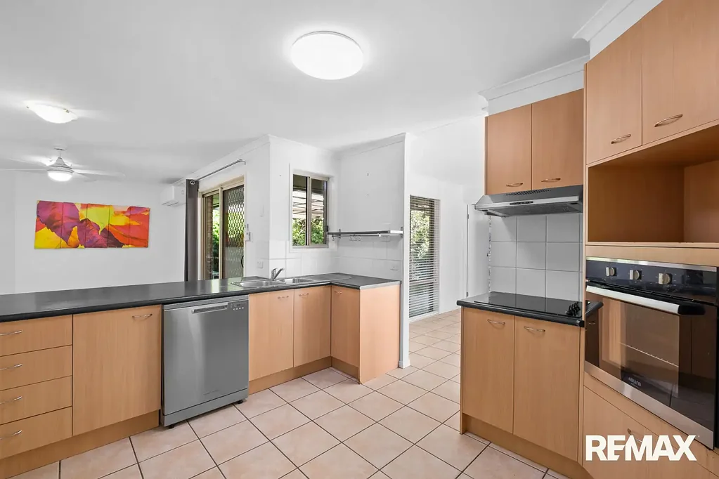 Nambour 5Habitaciones Spacious 5-Bedroom Family Home - Freshly Vacant & Ready to Move In