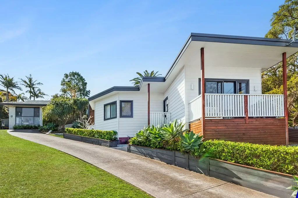 Warriewood 4 Bedroom Renovated Entertainer With Granny Flat On 980sqm