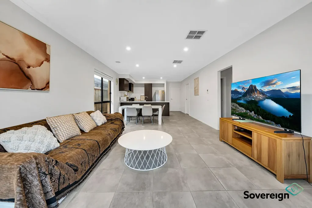 Cranbourne East 4कमरा Modern Family Living in the Heart of East Estate