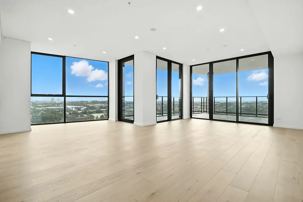 Heading: Spacious Unit in Convenient Location
