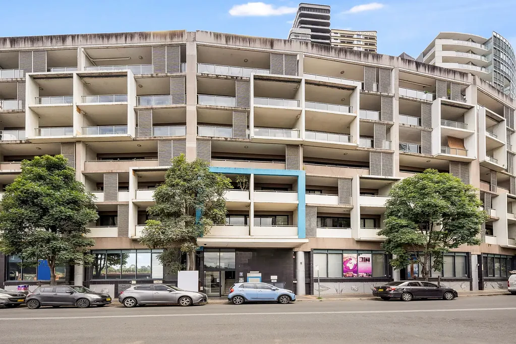 Parramatta 1房 朝北宽敞起居 阳光阳台 新地毯新漆 Omega厨房 现代浴室 安全建筑 轻轨近邻 步行商圈 河畔步道 Bright, Upgraded & Ultra Convenient