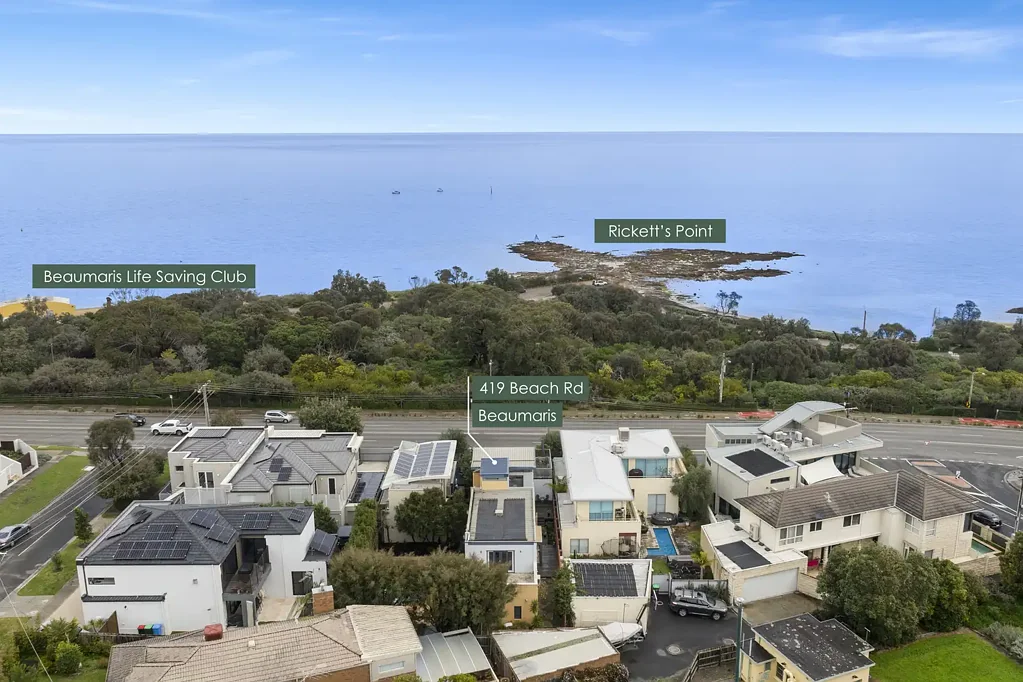 Beaumaris 4 Slaapkamer Sun-filled family haven with heated pool, bay views & prized school zoning