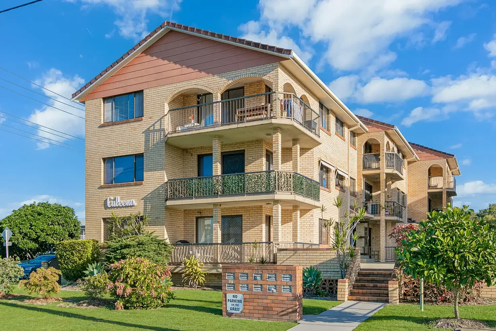 Coolangatta 2房  Spacious Two-Bedroom Unit Just Moments From Kirra Beach