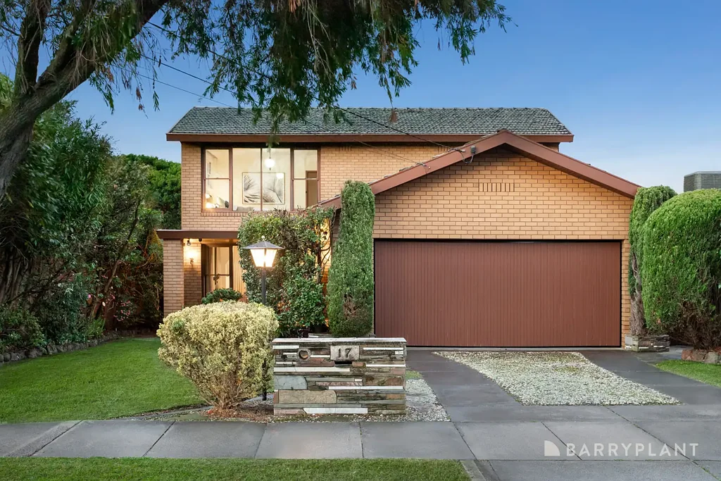 Moorabbin 4कमरा Grand Family Residence with Serene Poolside Setting