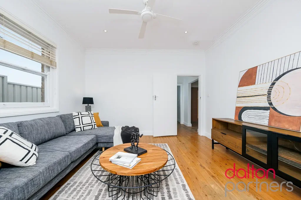 One Bedroom Flat At Rear Of House