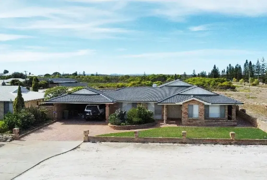Jurien Bay 4Zimmer DOUBLE BRICK and TILE LARGE HOME - CENTRALLY LOCATED