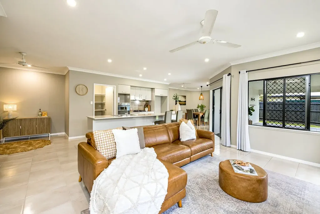 Edmonton 4ਬੈੱਡਰੂਮ Move In Before Christmas - Bring Your Boat or Caravan!