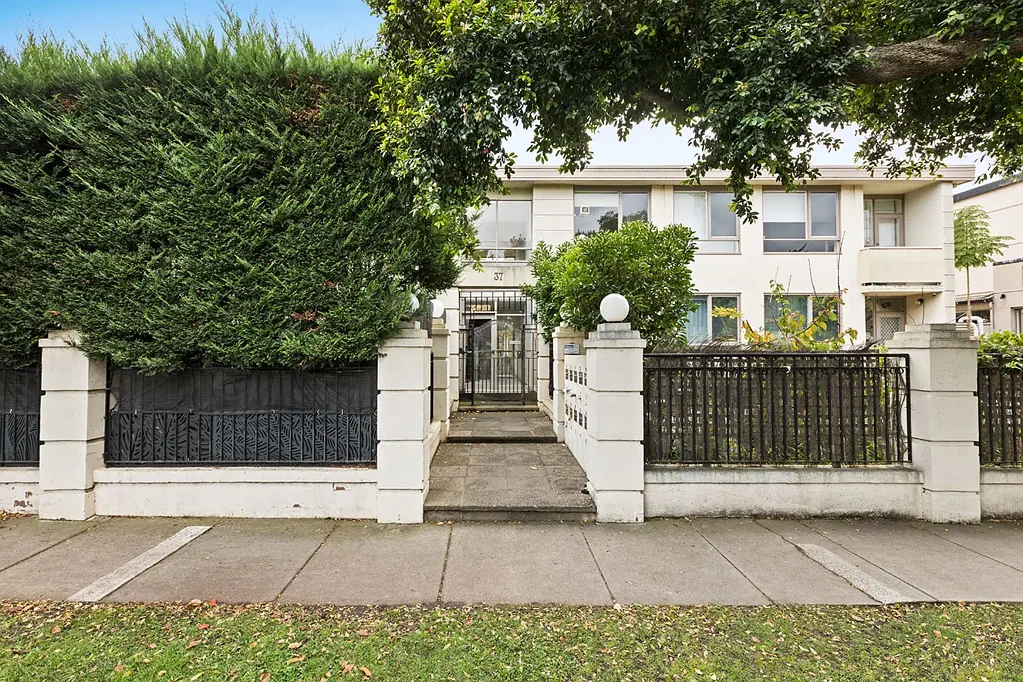 Idyllic Location and Newly Renovated