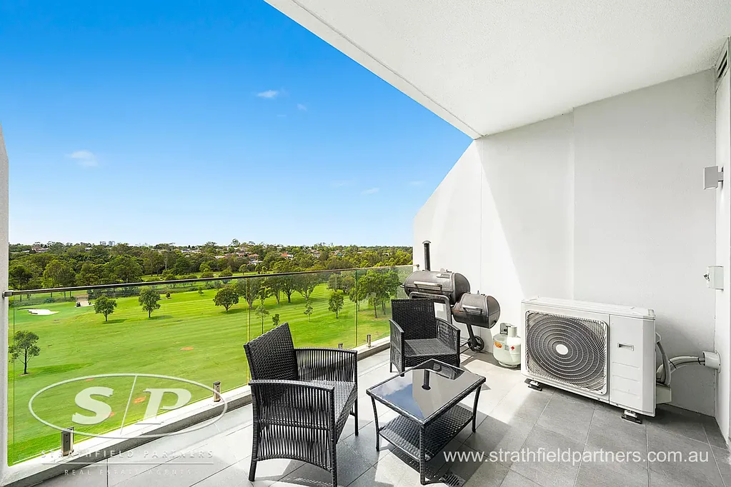 Strathfield 2બેડરૂમ Sunny North Aspect with Views Overlooking Premier Strathfield Golf Course