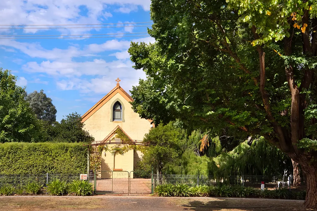 Campbells Creek 3ਬੈੱਡਰੂਮ 1873 Holy Trinity Brick Church – A Closer to Heaven Lifestyle